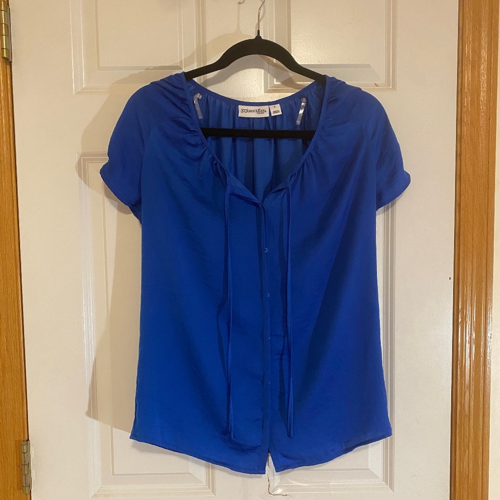 St. John’s Bay blue blouse with hidden buttons and tie strings and puff sleeve